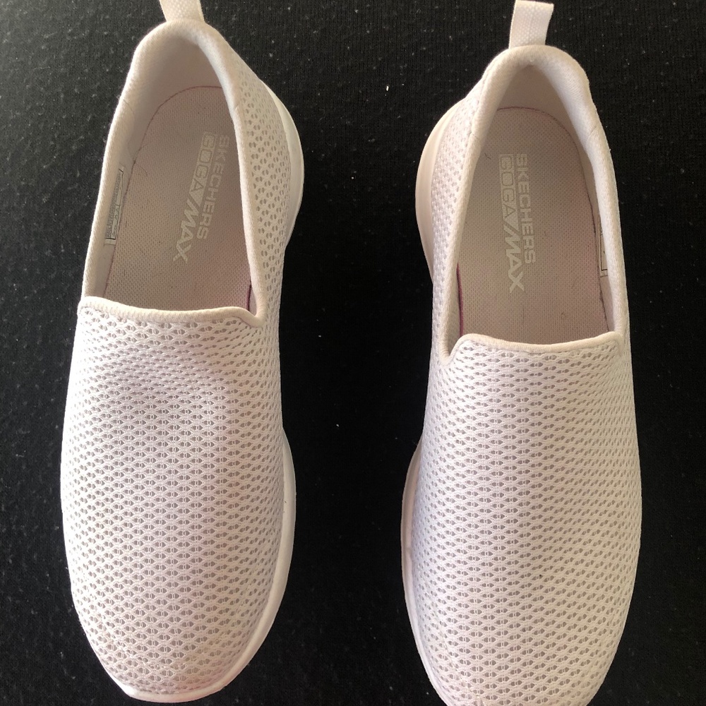 Sketchers Women’s Go Joy sneakers pre owned